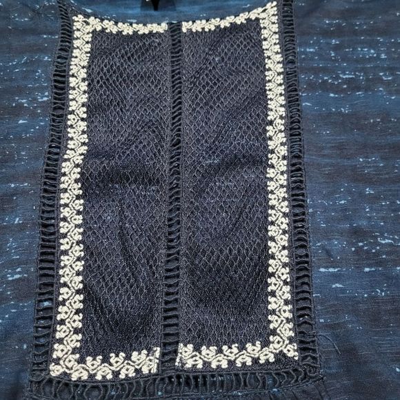 Anthropology Pilcro Women's Short Orchid Embroidered Sleeves Navy Top Size XS - Picture 5 of 9